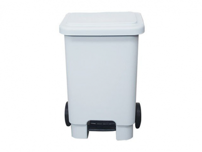 LIXEIRA RETANGULAR COM PEDAL E RODAS 100 LITROS